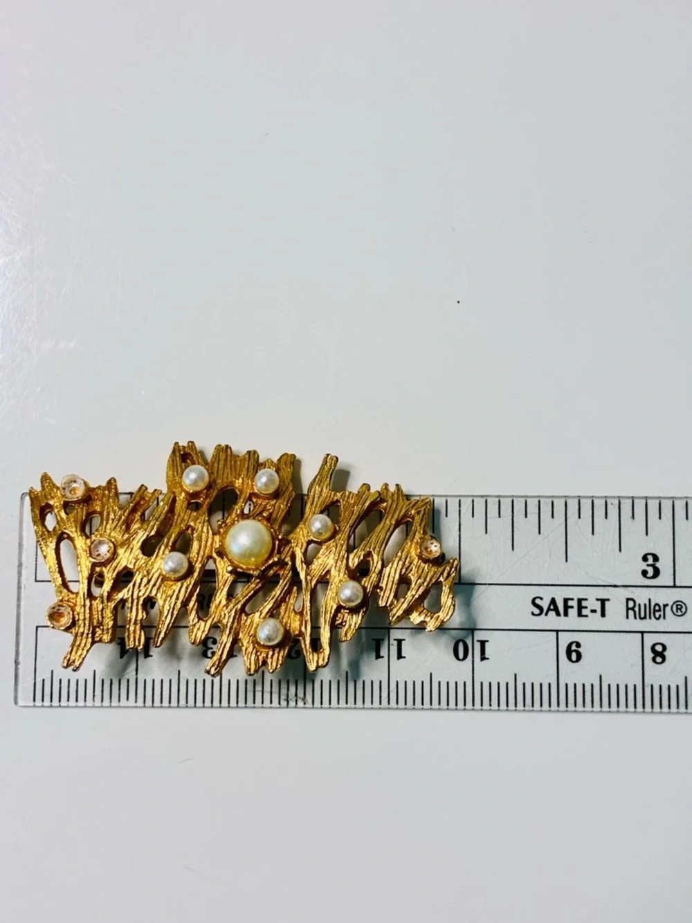 VTG Gold-Tone Pearl Accent Coral Reef Bar Brooch Pre Loved- Women Jewelry